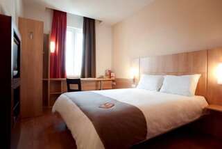 Гостиница Ибис Сибирь Омск Улучшенный двухместный номер с 1 кроватью-1